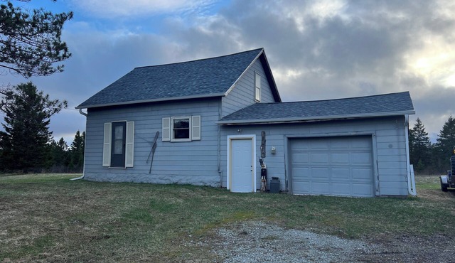 Nice 3-bedroom cottage in Ewen just minutes from Bergland, MI and Lake Gogebic