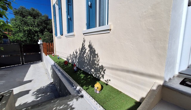 Nice 3 bedroom house near the port - parking/climate/terrace/playroom