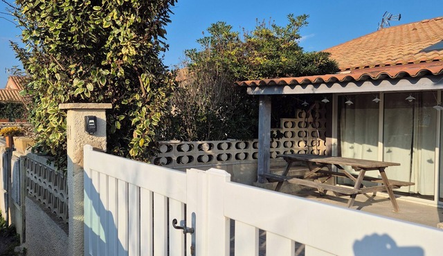 NICE 3-BEDROOM HOUSE between the pond and the sea Pets welcome