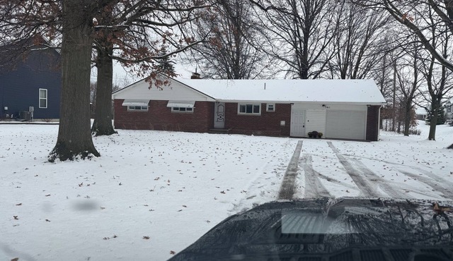 Nice 3-bedroom house in charming Avon Lake close to lake with boat parking