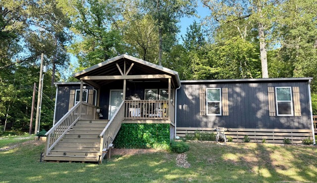Nice 3-bedroom house with AC in Livingston. Come enjoy the relaxing cabin 301