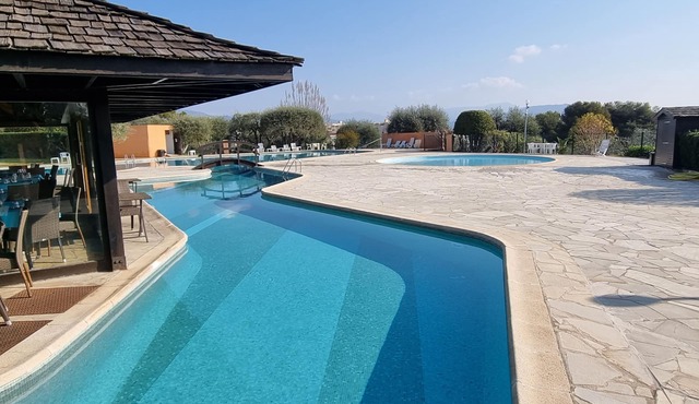 Nice 3 P. Panoramic view, Sea and Mountain.Pool. 10 mn from the beach and the PROM