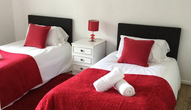 Nice 4 Bed house near Basildon Town Centre sleeps 8