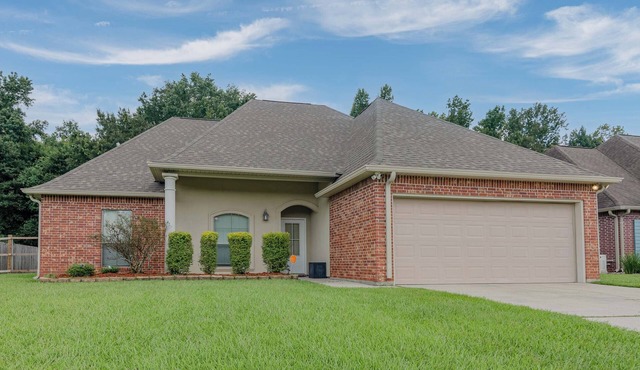 Nice 4-bedroom house with AC in charming Prairieville