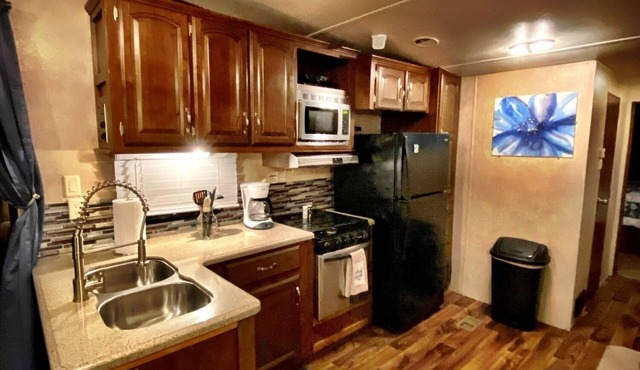 Nice 40’ RV with all modern conveniences, (full kitchen, bathroom, separate bedroom), in private Resort/campground, pool, hot tub, sauna, clubhouse available to all guests.