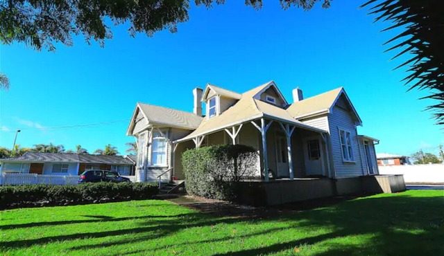 Nice 5 bedrooms villa BNB at Whangarei Town center. Next to supermarket/schools