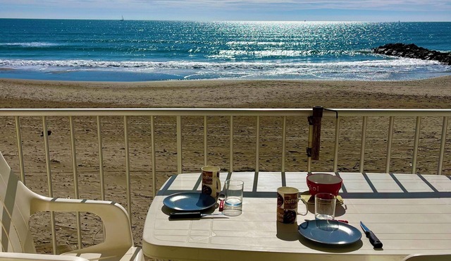 Nice air-conditioned studio - wifi - sea view and direct beach access