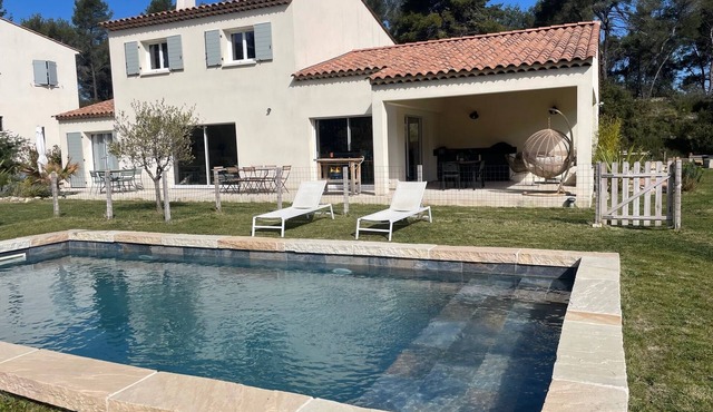 Nice air-conditioned villa -private pool and garden-.