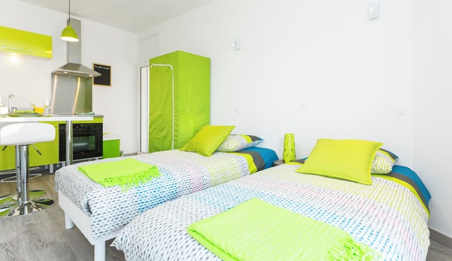 Nice air-conditioned studio of 27 m2 with veranda and balcony in Avignon