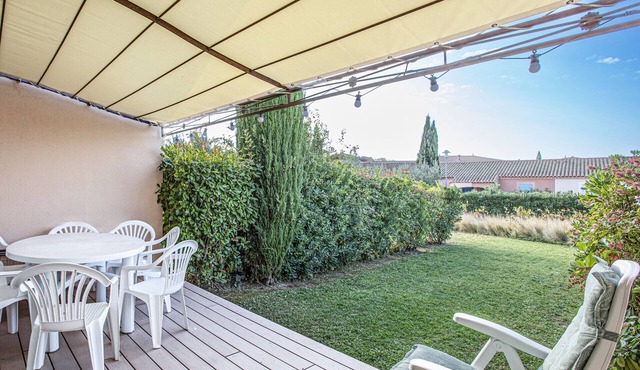 Nice air-conditioned Villa for 6 pers near the lake