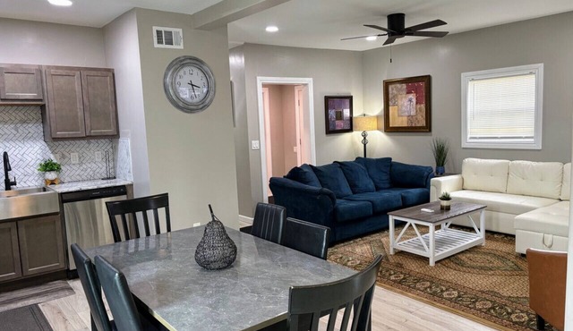Nice and cozy house with king bed fenced yard