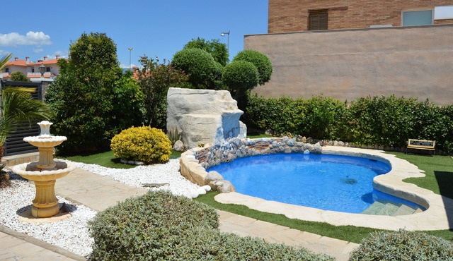 NICE AND QUIET VILLA, PRIVATE POOL, BBQ, A/C, NEAR THE BEACH