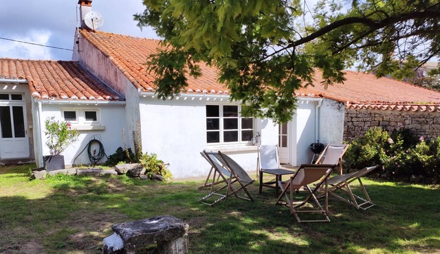Nice and typical house from Vendée in a protected area