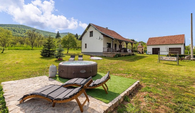 Nice and large cottage in quiet countryside of Lika-Dobroselo.