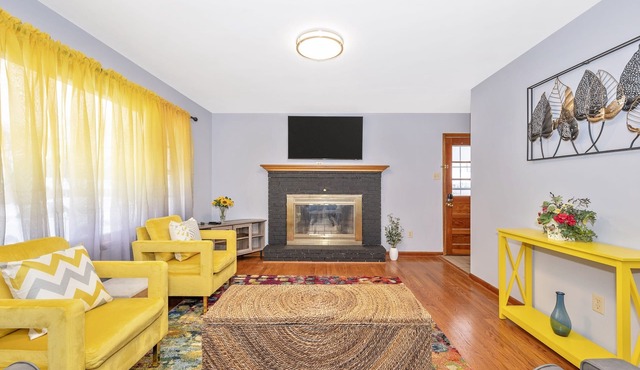 Nice and modern decor, 4BR 3BA, remodeled