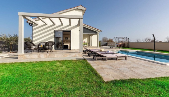 Nice and modern holiday house near Pula