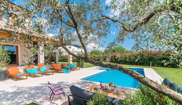 Nice and spacious villa with pool and garden in a small village called Salambati