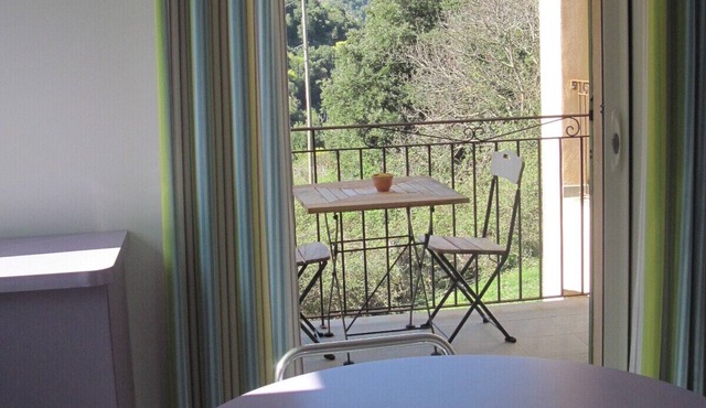 NICE APARTMENT IN HAMLET 700 M/north pond, fiber, solar hot water