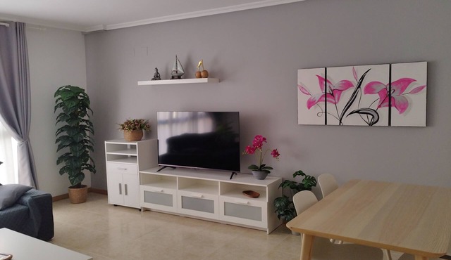 NICE APARTMENT, QUIET AND WELL COMMUNICATED.