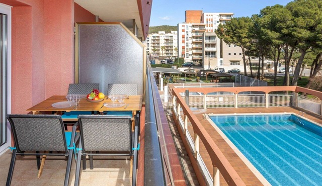 Nice apartment for 4 people with pool, A/C, WIFI, TV, pets allowed and panoramic view