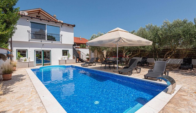 Nice apartment in Dubrava kod Sibenika