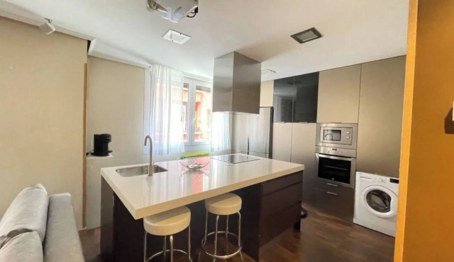 Nice apartment and centrally located near the City Hall. In the neighborhood of Uribarri