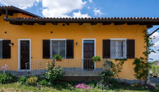 Nice apartment for 2 people with A/C, pool, WIFI, terrace, pets allowed and panoramic view in Vinchio