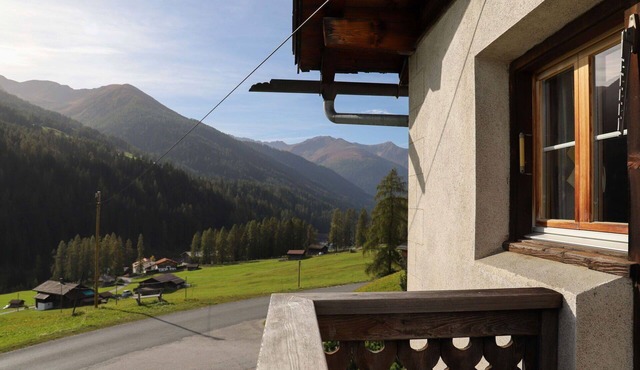 Nice apartment for 3 guests with WIFI, TV, terrace and panoramic view in Davos