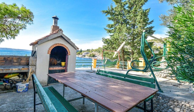 Nice apartment for 3 people with WIFI, A/C and TV