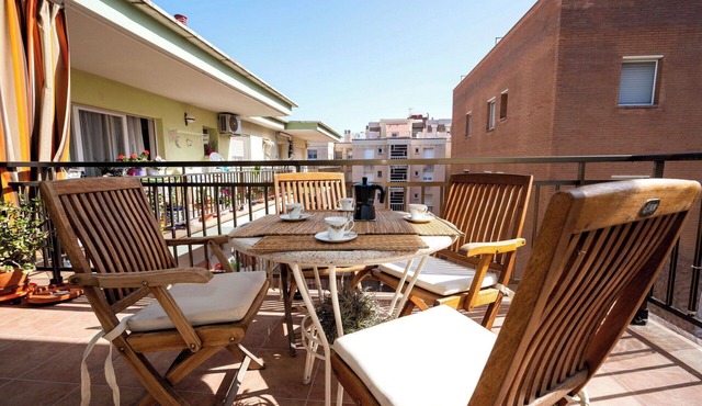 Nice apartment for 4 people with WIFI, A/C, TV and balcony