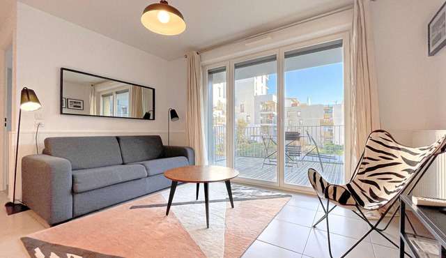 Nice apartment for 4 with parking, near Cité du Vin