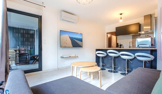 Nice apartment for 4 with parking, near Cité du Vin