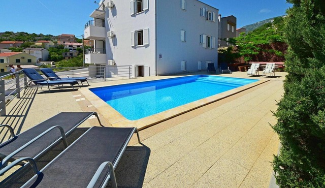 Nice apartment for 5 guests with pool, WIFI, A/C, TV, terrace, pets allowed and parking