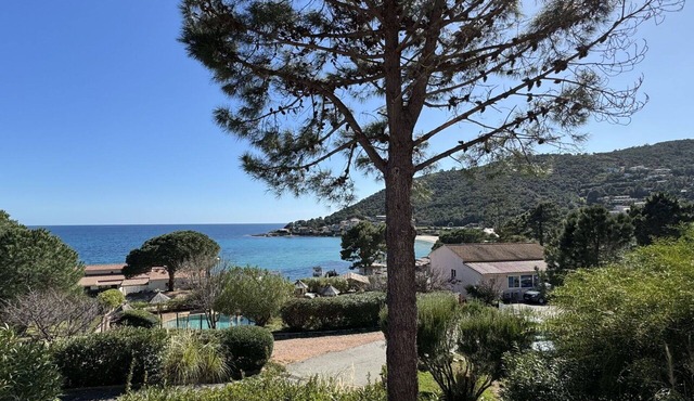 Nice apartment for 6 guests with pool, WIFI, A/C, terrace, pets allowed and panoramic view