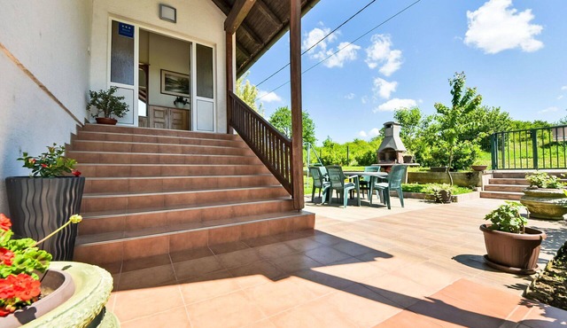 Nice apartment for 6 guests with WIFI, A/C, TV and terrace