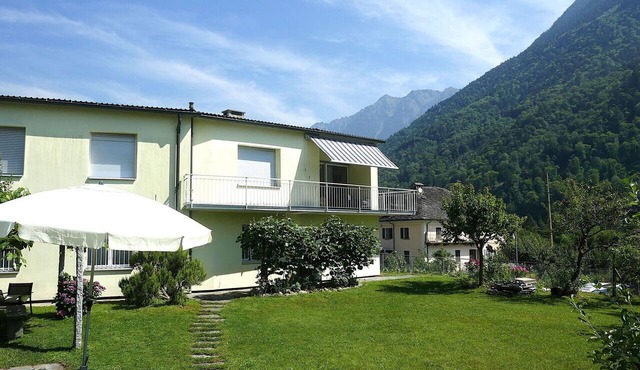 Nice apartment for 4 guests with hot tub, WIFI, TV and patio