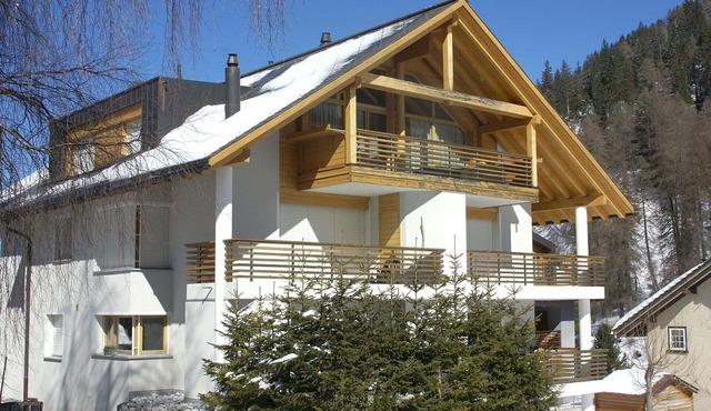 Nice apartment for 6 people with WIFI, TV, balcony and parking