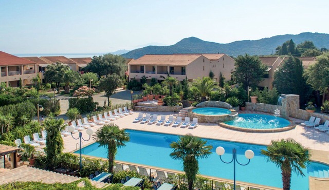 Nice apartment for 4 people with A/C, WIFI, pool, TV, terrace and pets allowed