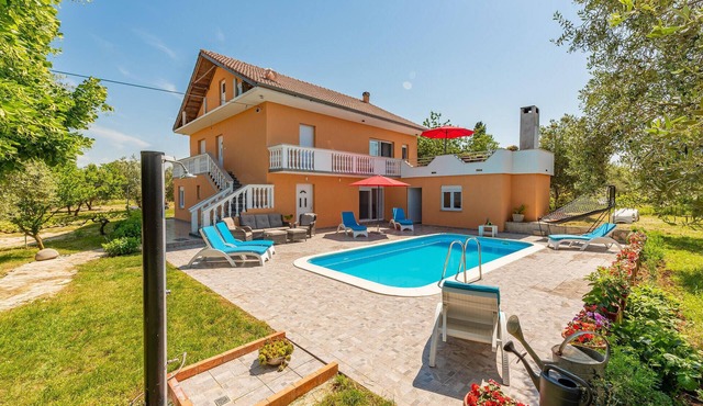 Nice apartment in Dracevac Ninski