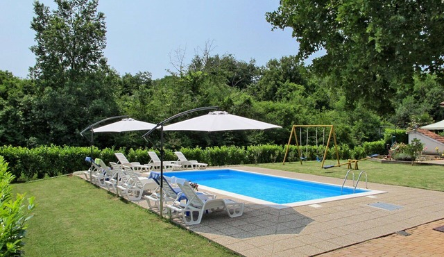Nice apartment for 4 people with A/C, pool, WIFI, TV, patio and pets allowed