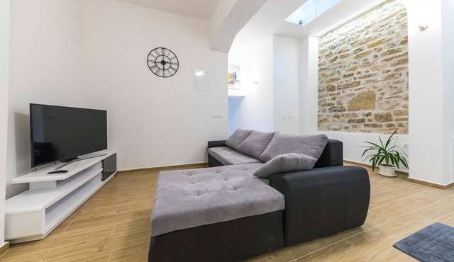 Nice apartment in Kastel Sucurac with WiFi