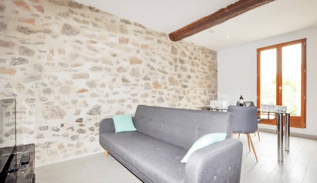 Nice apartment in Capendu with kitchen