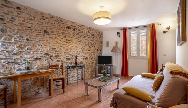 Nice Apartment in Claira' with Wi-Fi and air conditioning