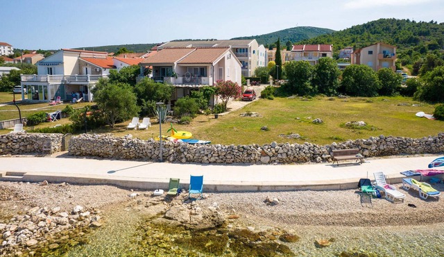 Nice apartment in Dobropoljana with WiFi