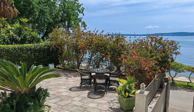 Nice apartment in Kastel Luksic with WiFi