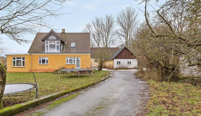 Nice apartment in Klemensker