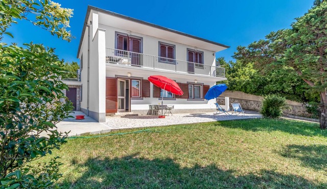 Nice apartment in Klenovica with house sea view