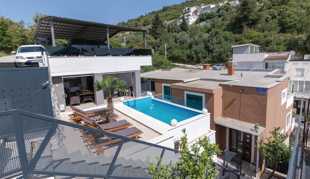 Nice apartment in Klek with private swimming pool, can be inside or outside