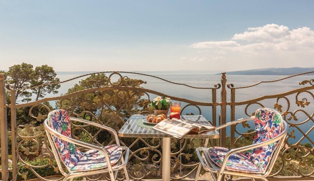 Nice apartment in Krvavica with house sea view