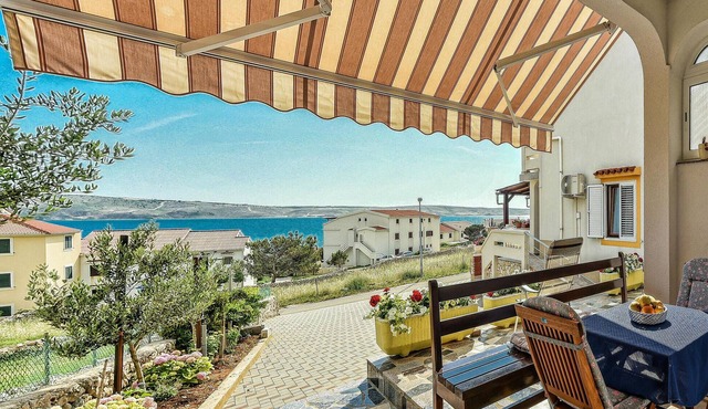 Nice apartment in Kustici with WiFi